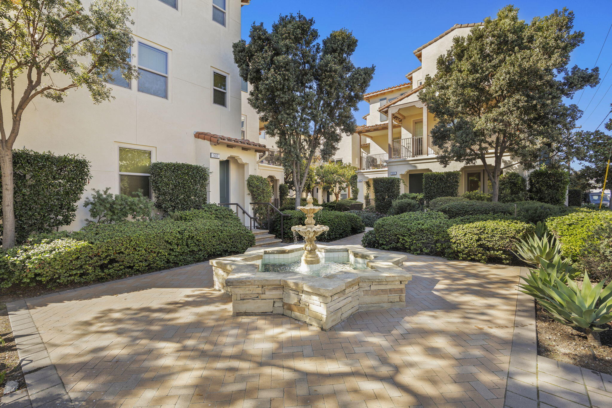 569 E Montecito Street