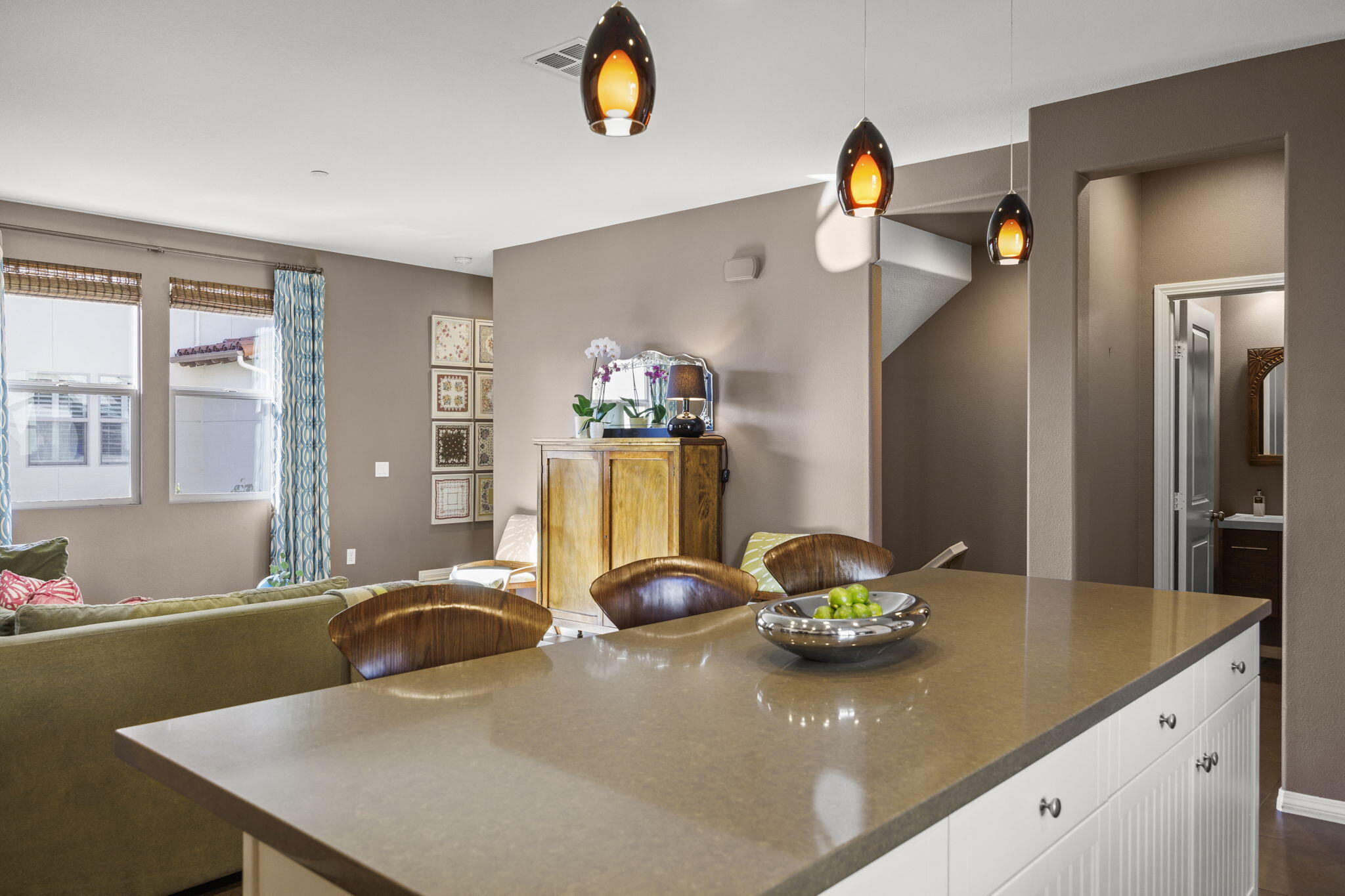 569 E Montecito Street