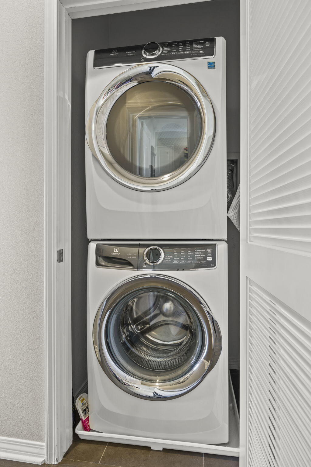 569 E Montecito Street