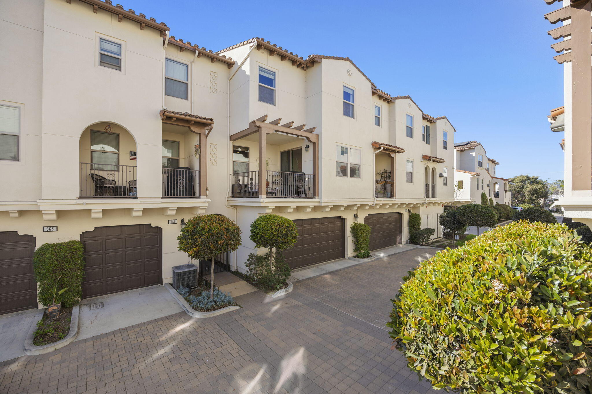 569 E Montecito Street