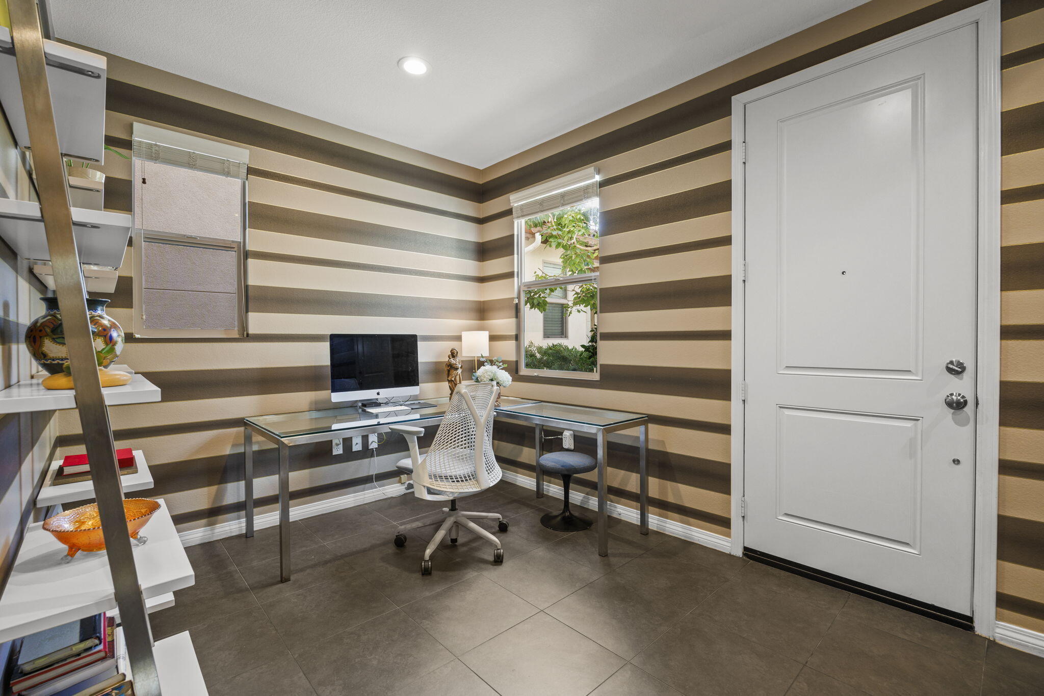 569 E Montecito Street