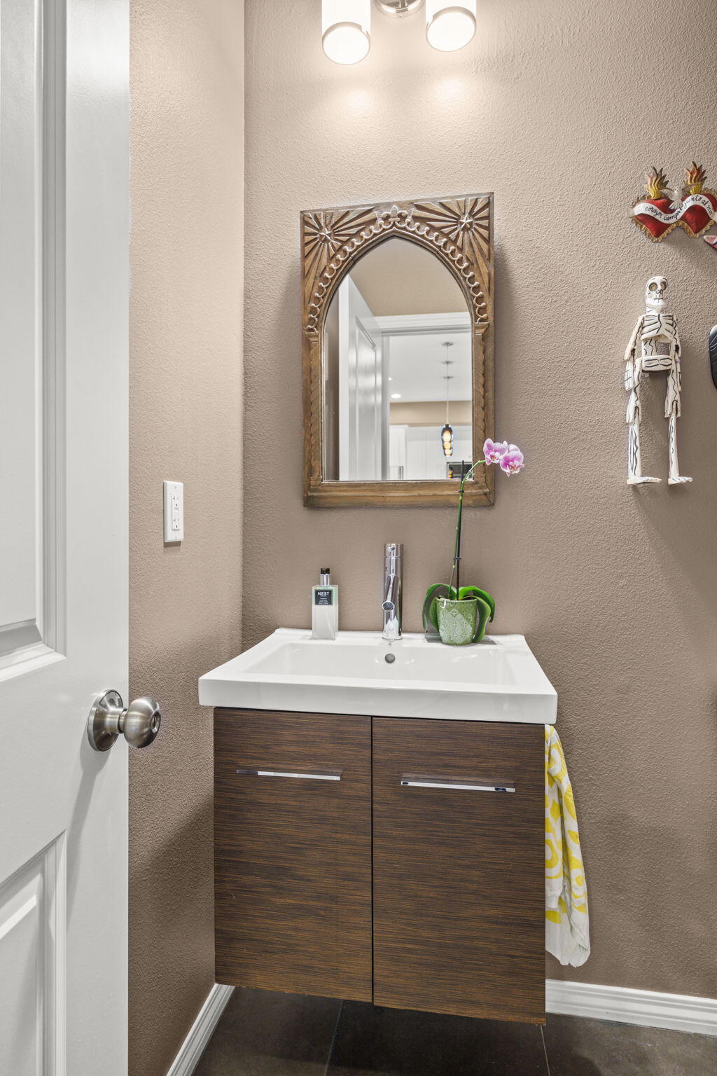 569 E Montecito Street