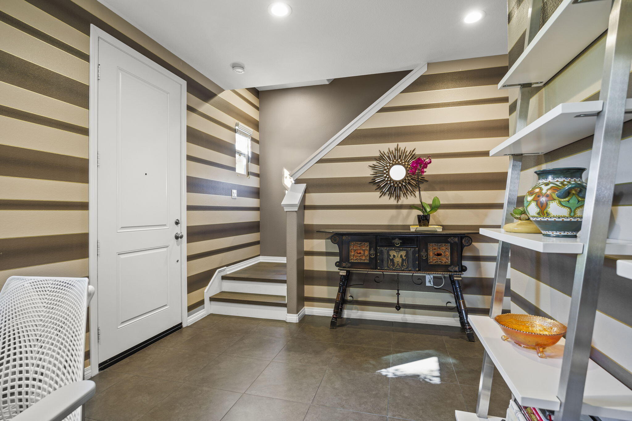 569 E Montecito Street