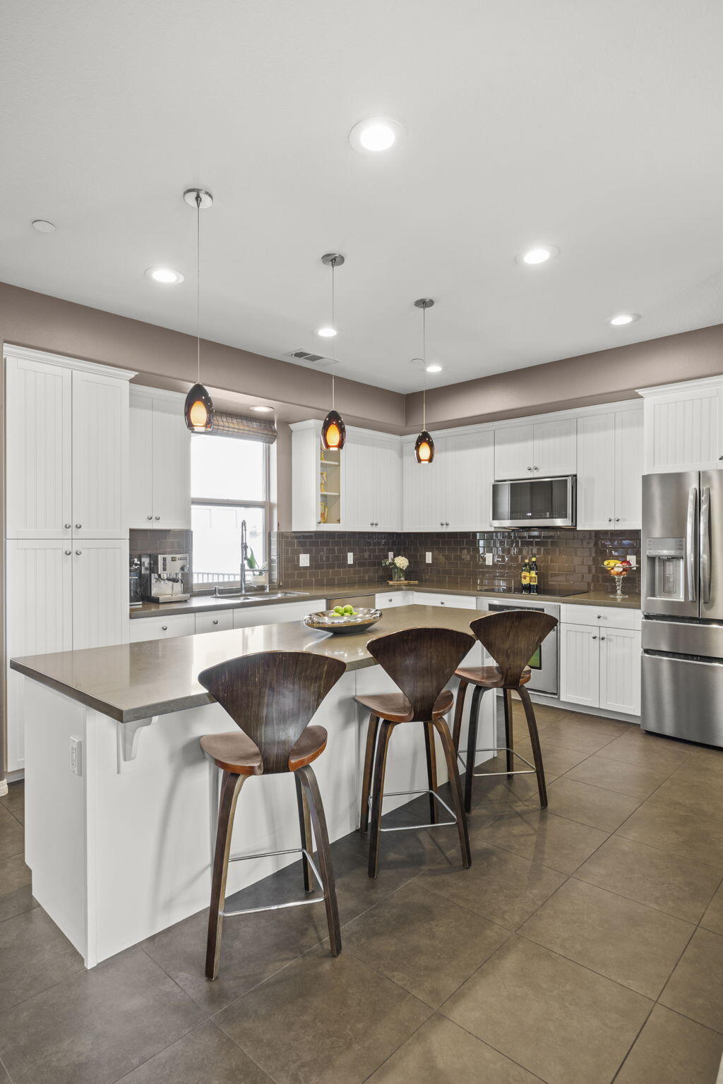 569 E Montecito Street