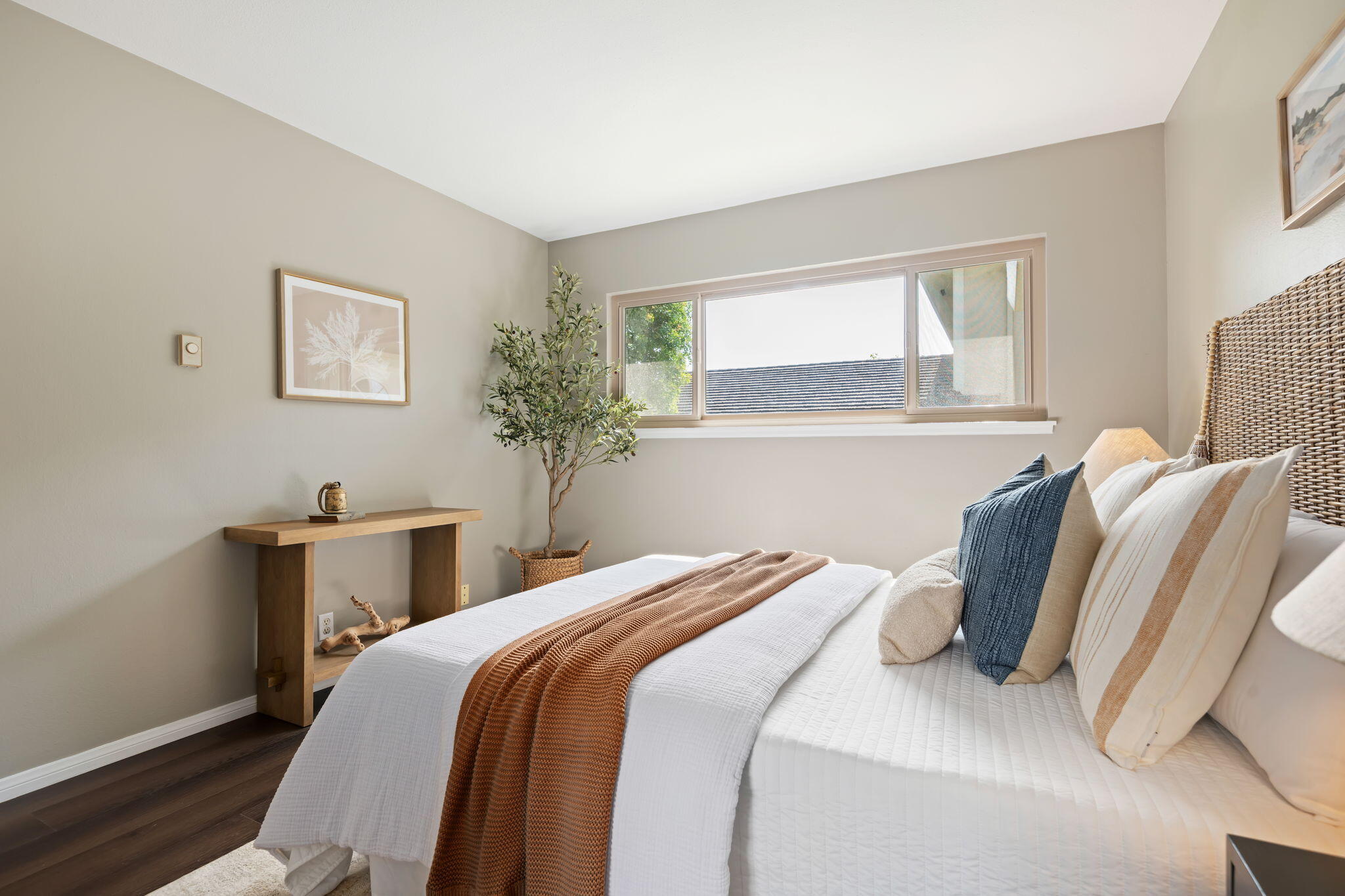 5946 Hickory Street, 1