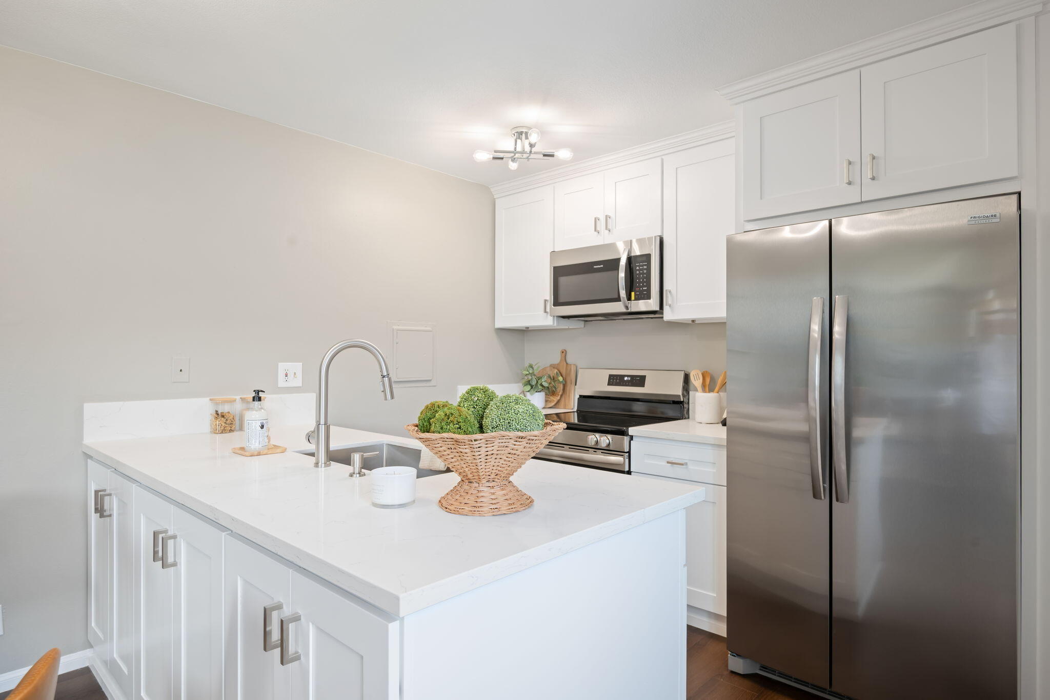 5946 Hickory Street, 1