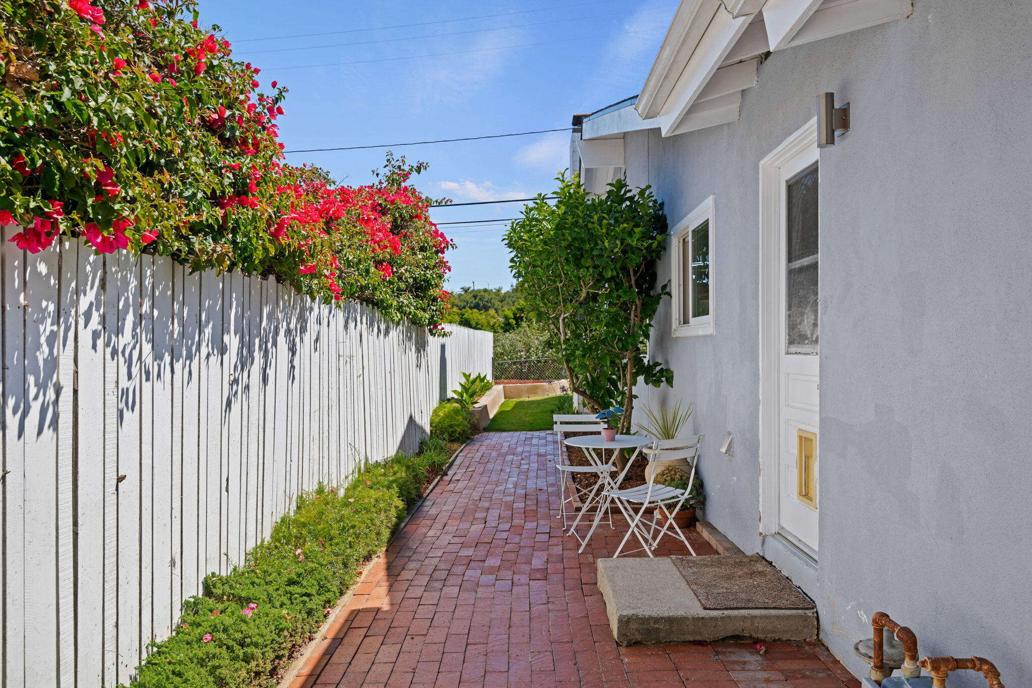 1111 Crestline Drive