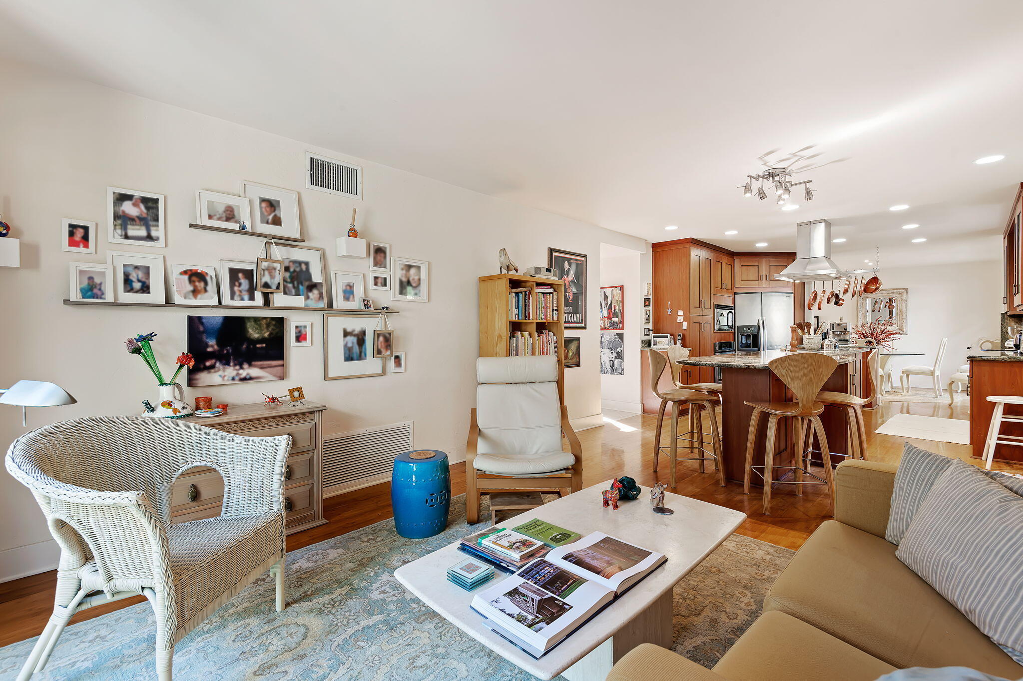 1211 Plaza Del Monte