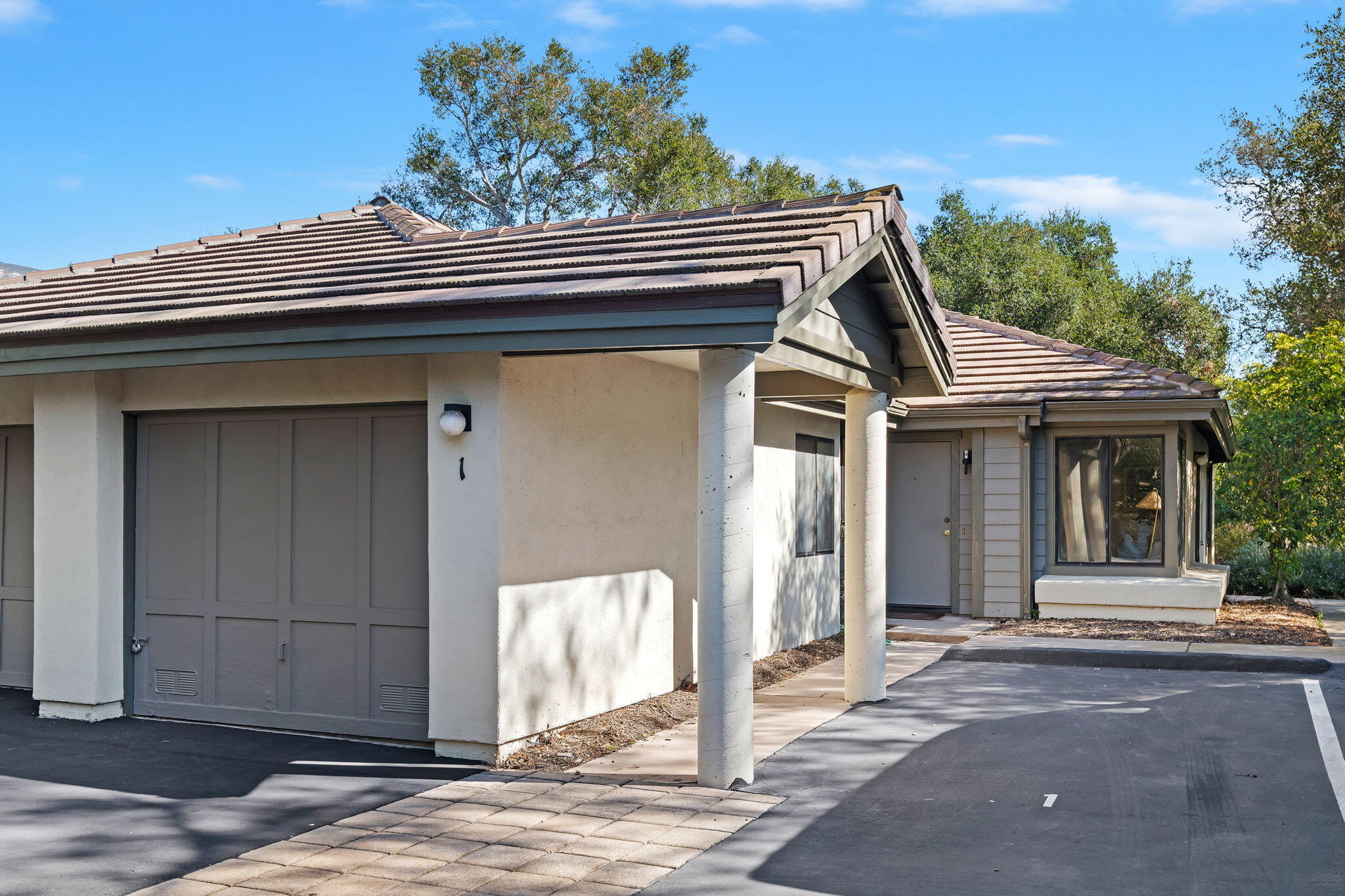 4039 Primavera Road, 1