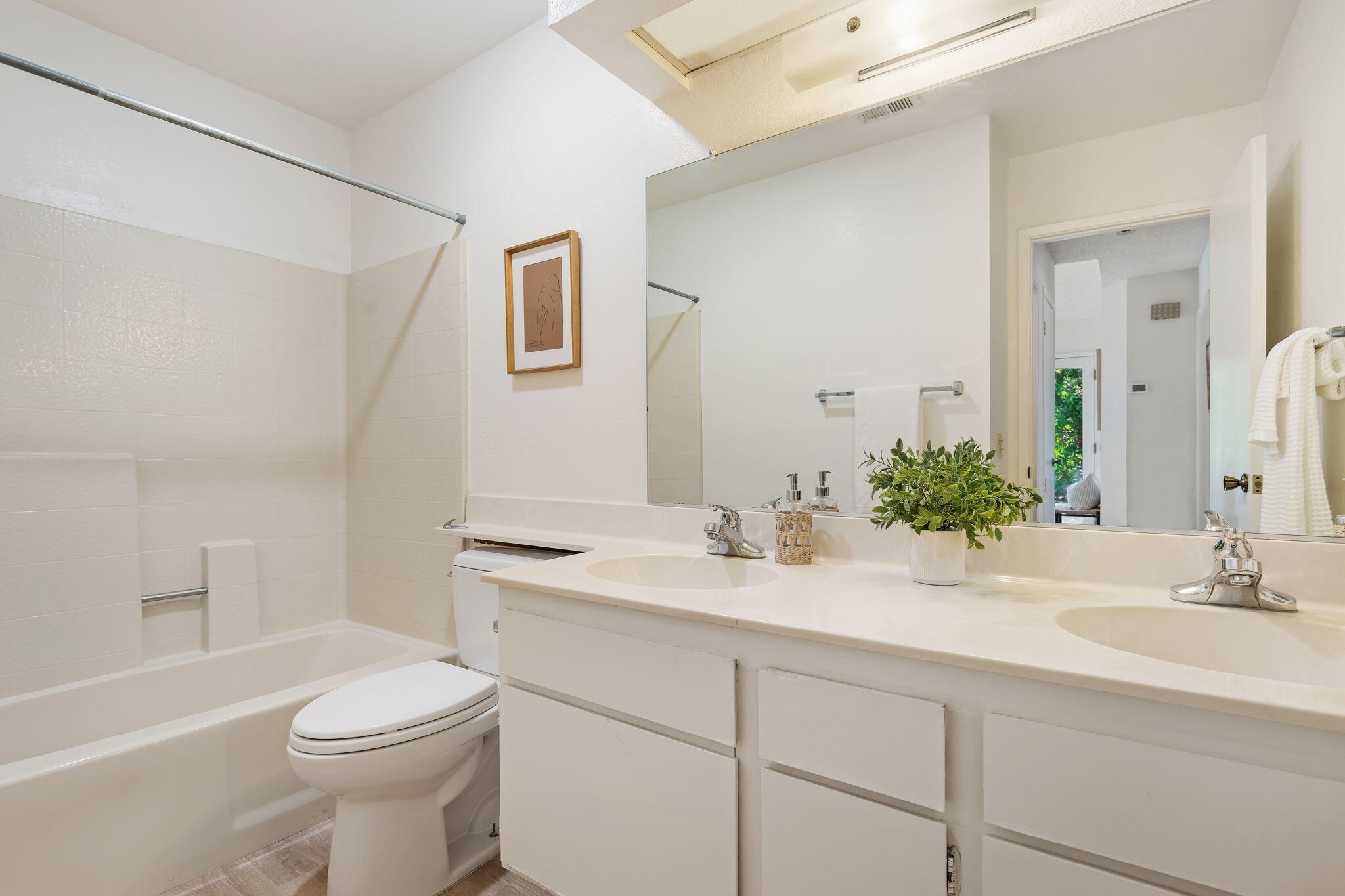 4039 Primavera Road, 1