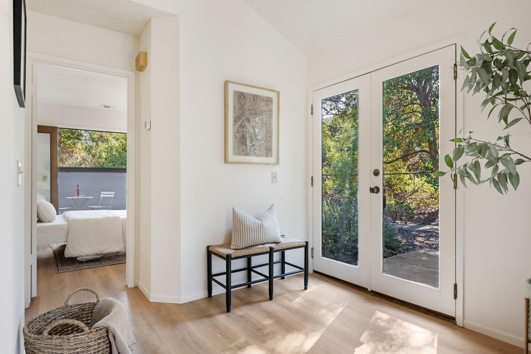 4039 Primavera Road, 1