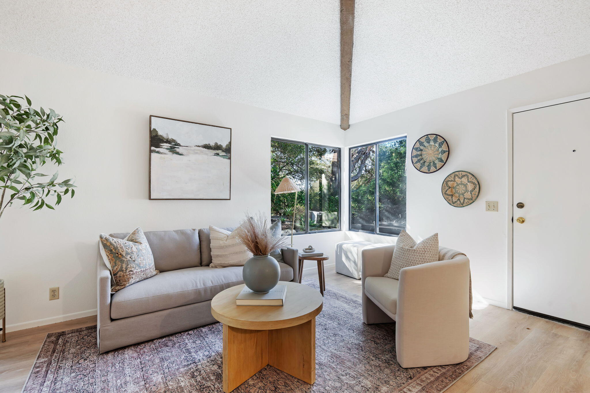 4039 Primavera Road, 1