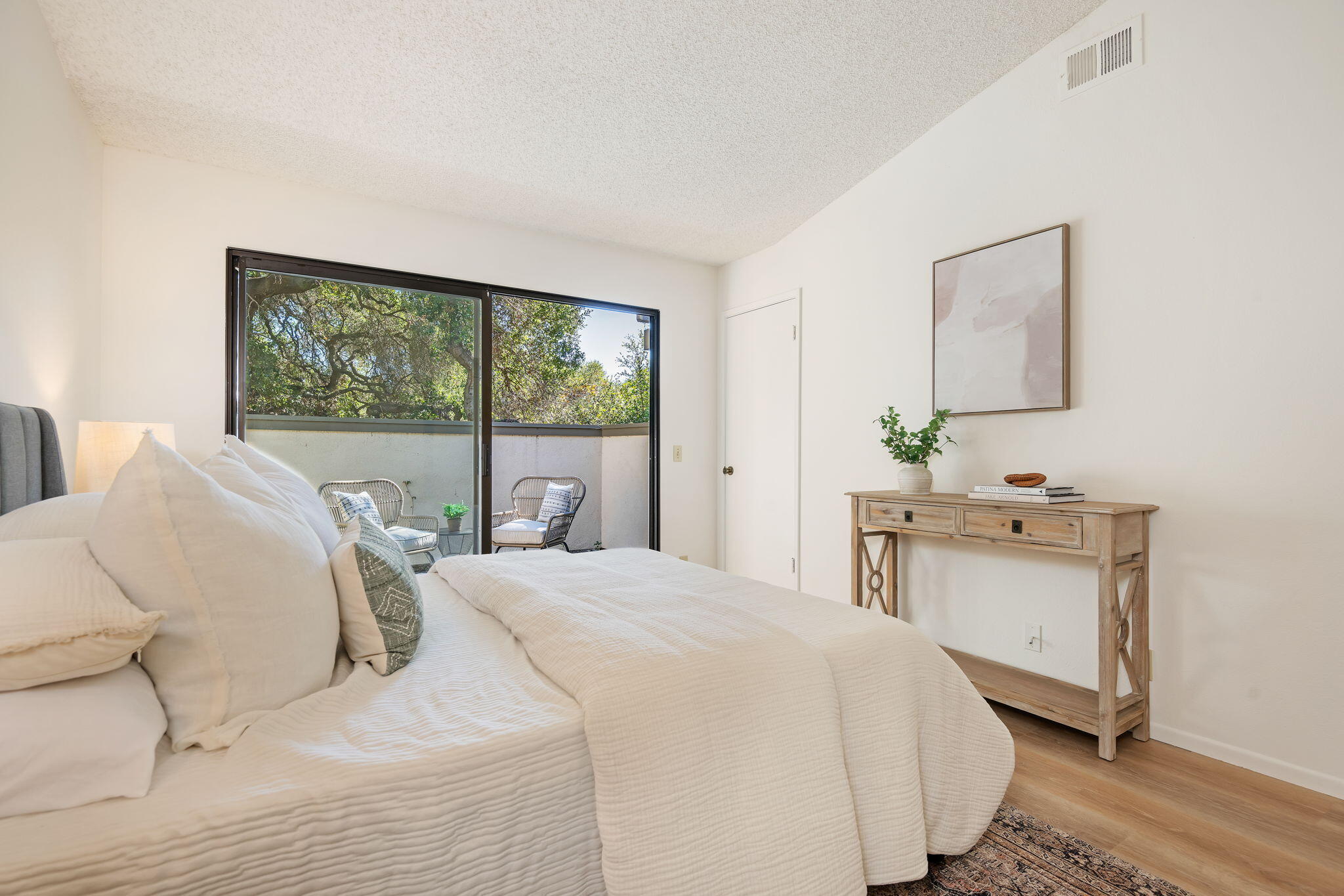 4039 Primavera Road, 1