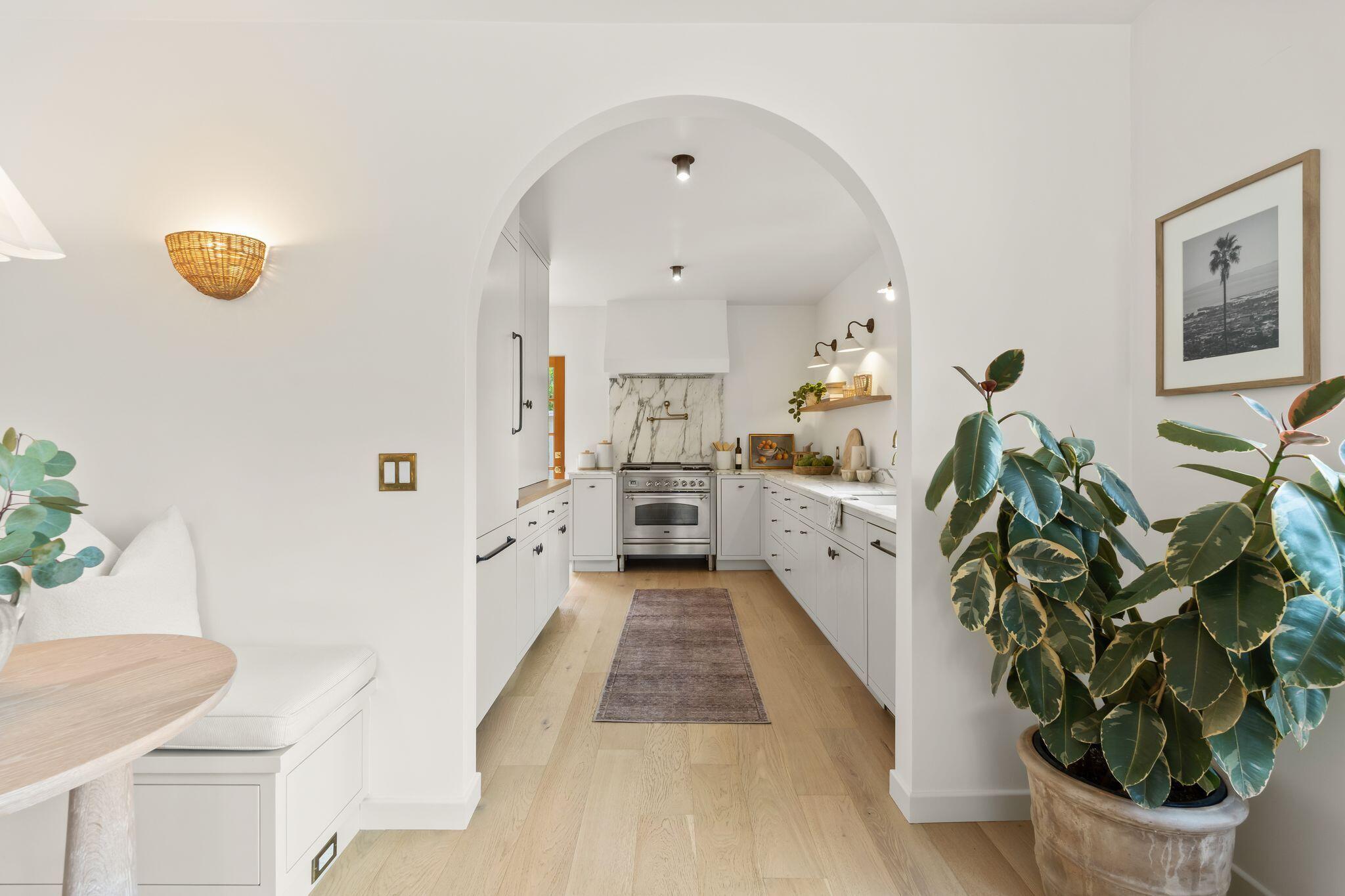 209 W Constance Avenue