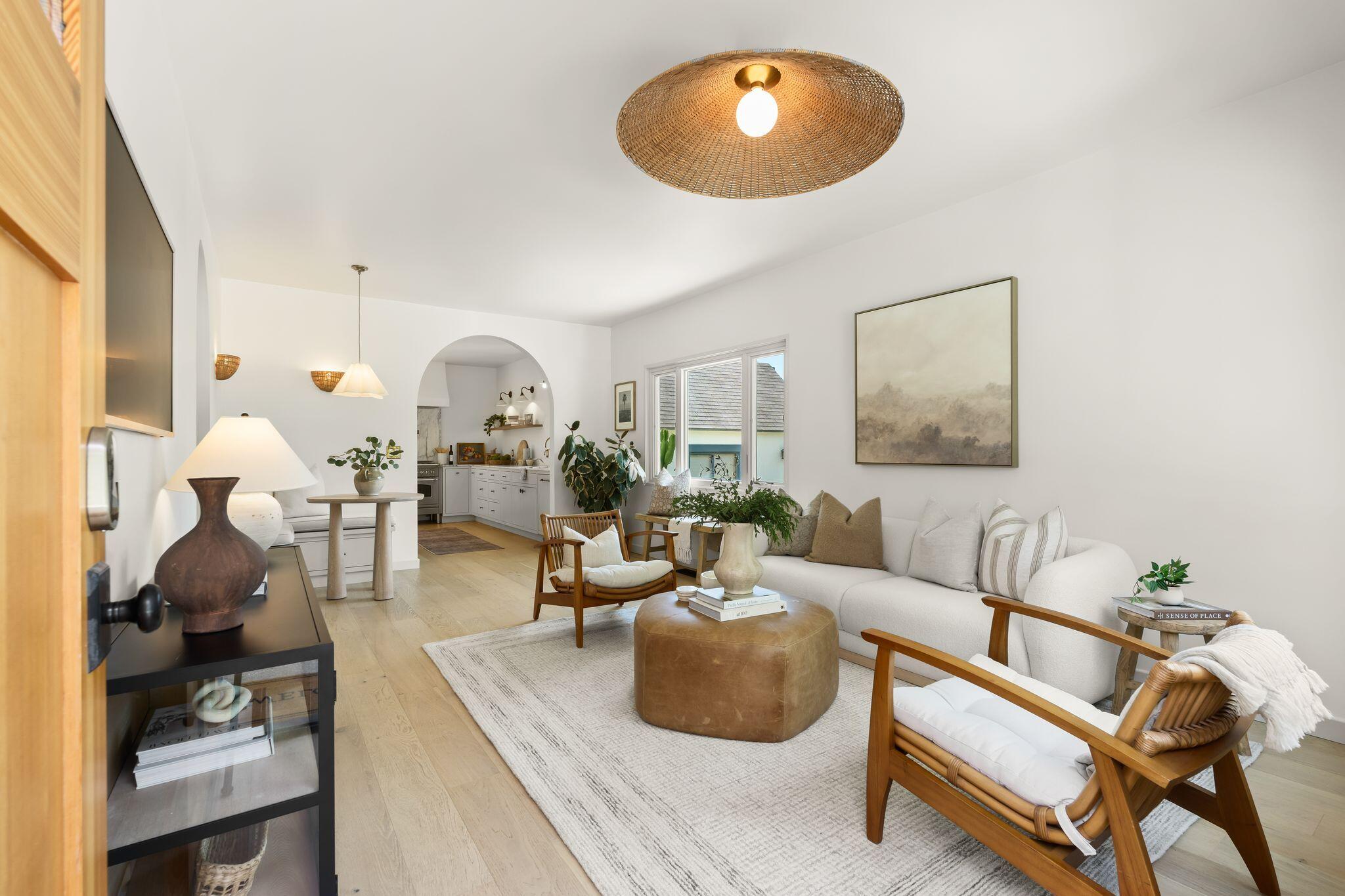 209 W Constance Avenue