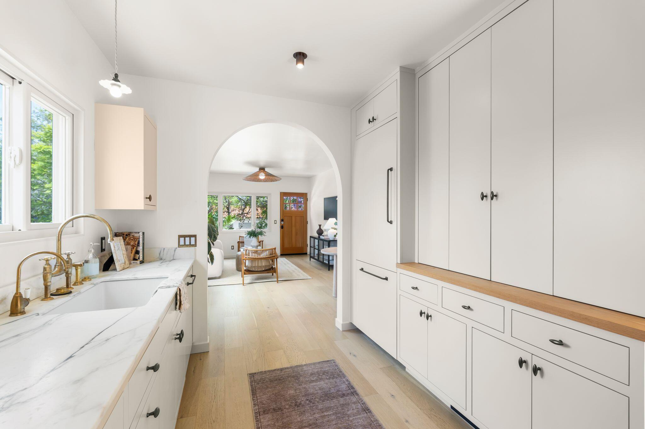 209 W Constance Avenue