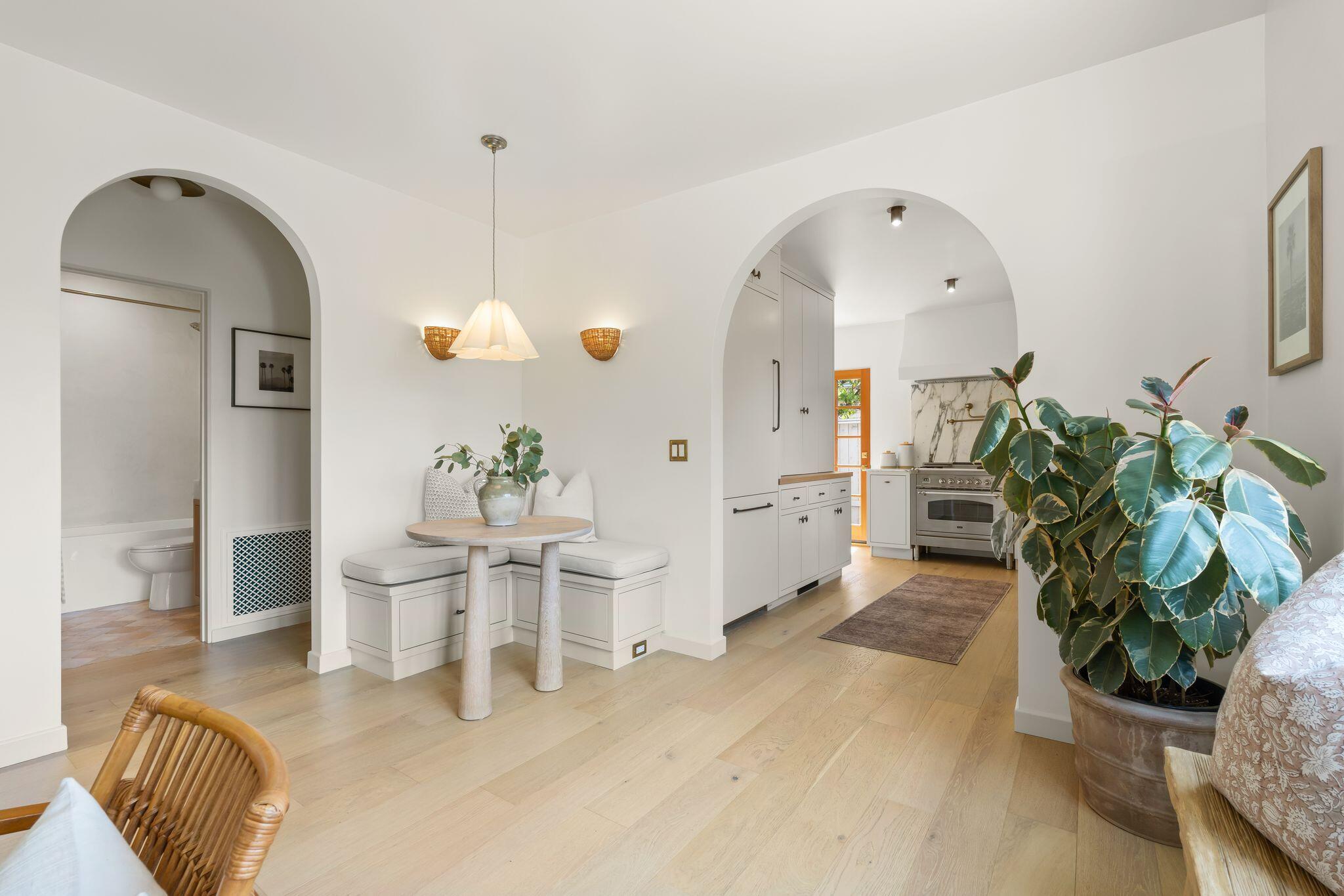 209 W Constance Avenue