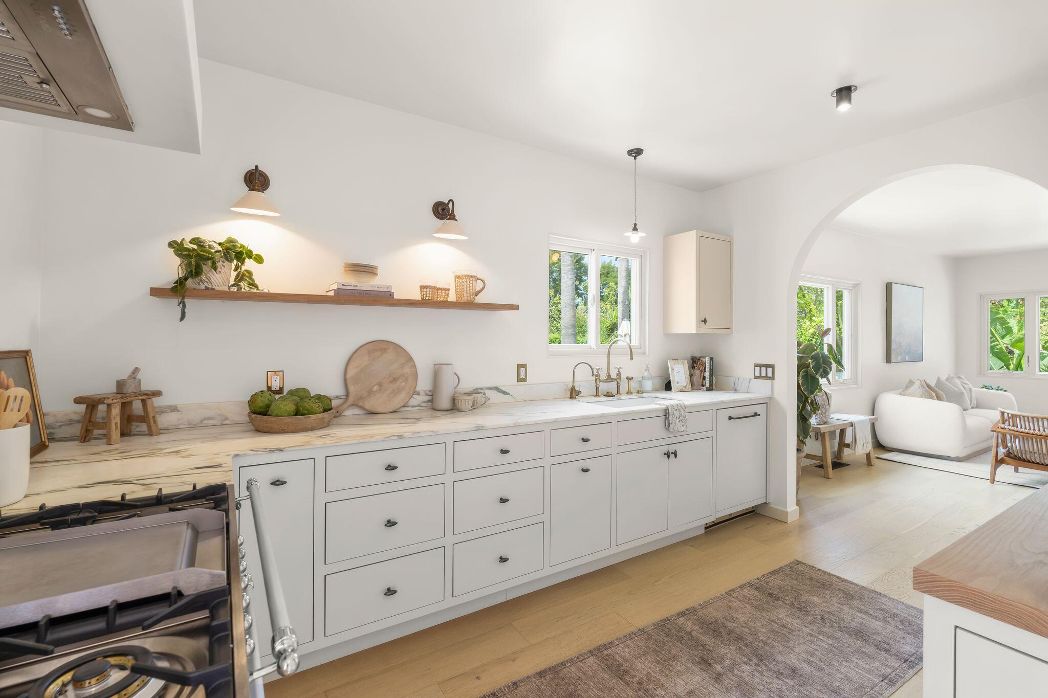 209 W Constance Avenue