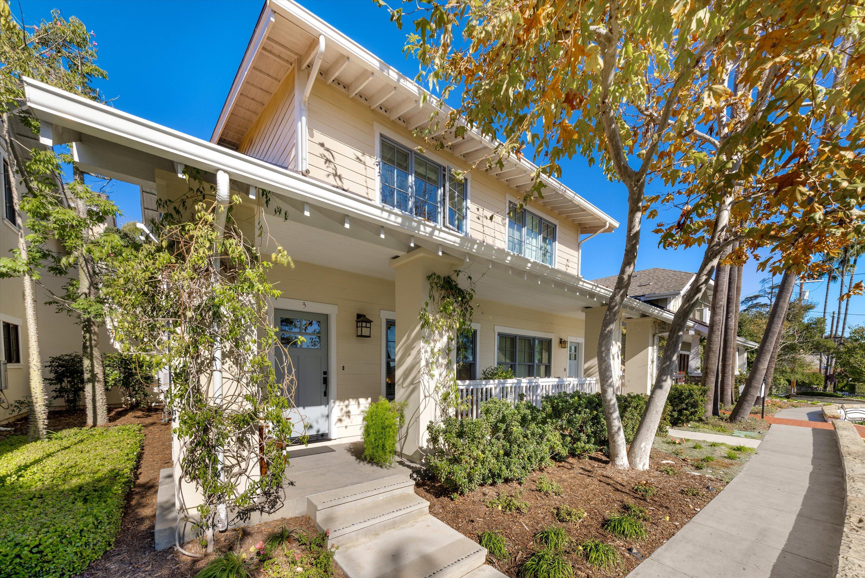 601 E Micheltorena 3