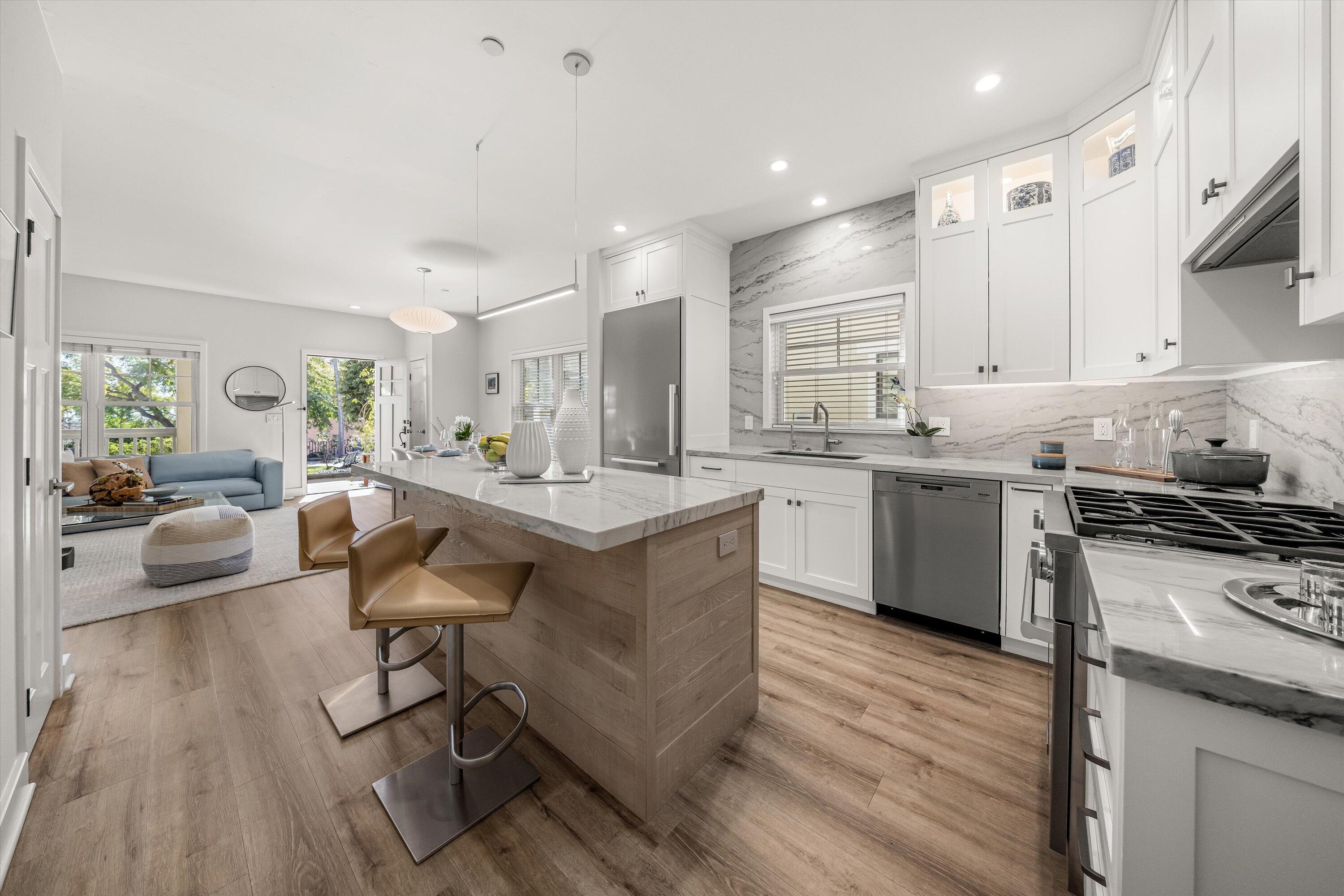 601 E Micheltorena 3