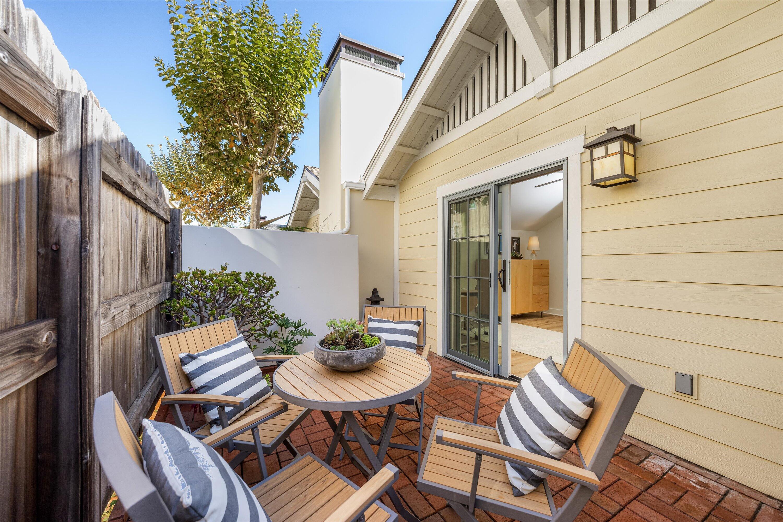 601 E Micheltorena 3