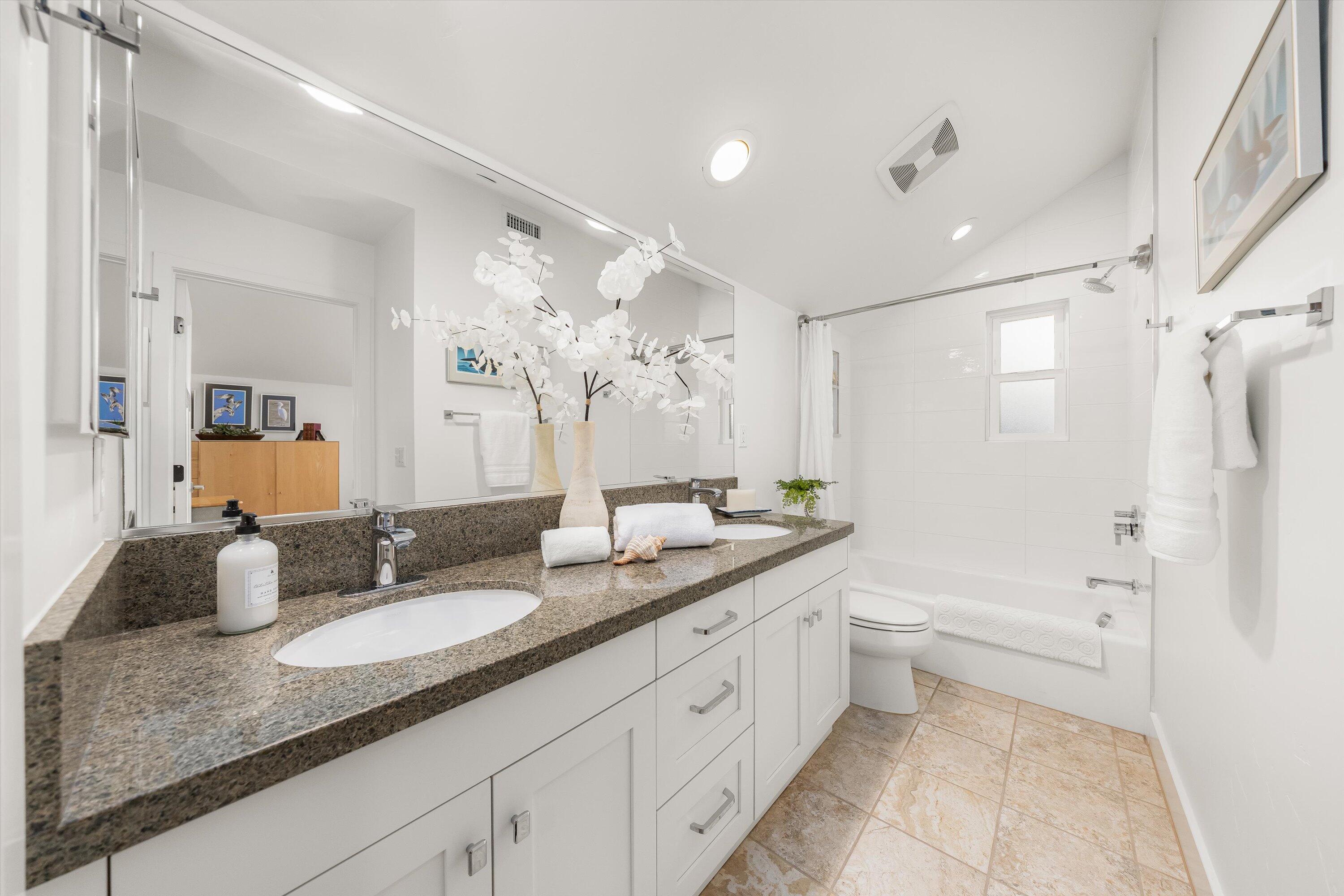 601 E Micheltorena 3