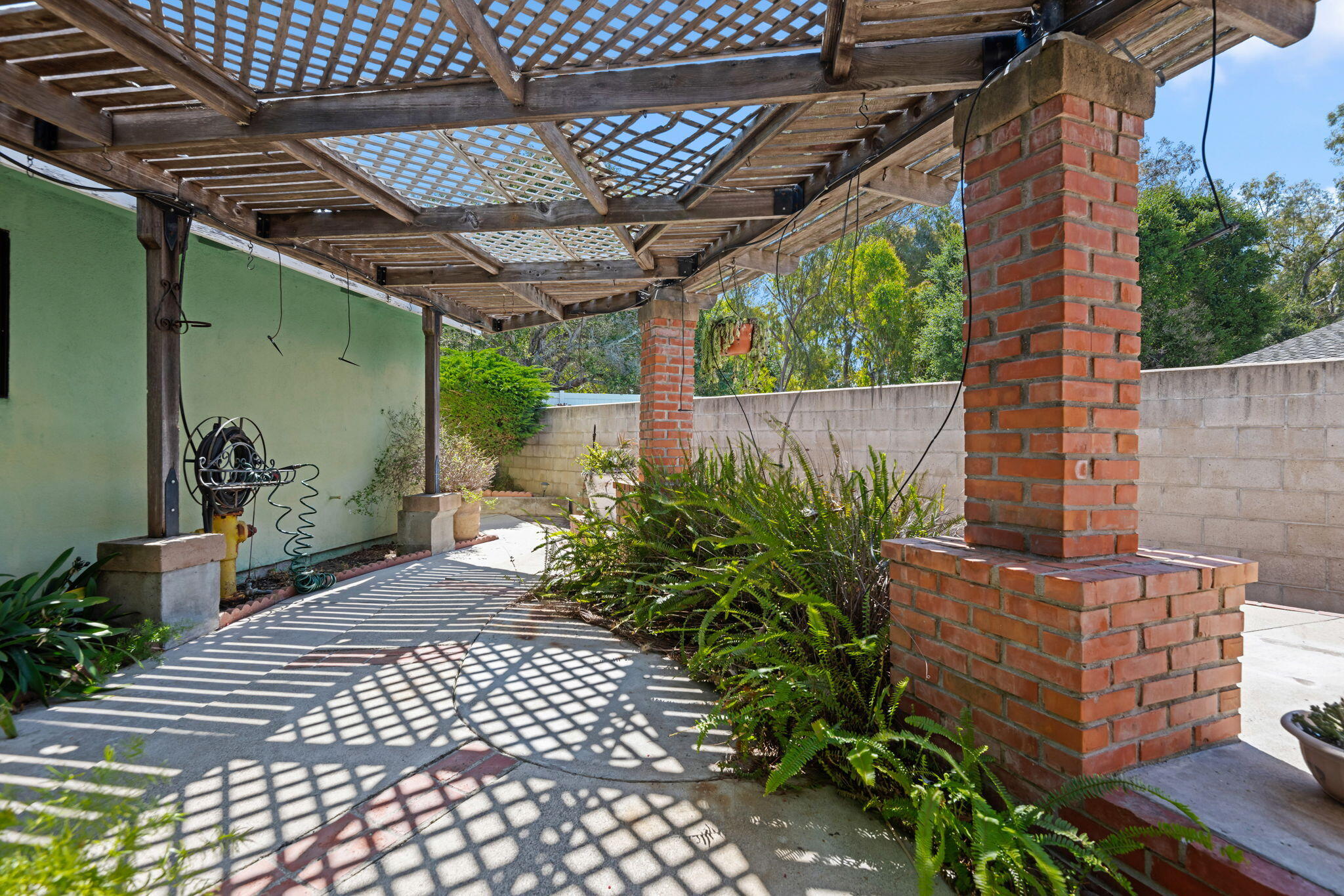 6105 Manzanillo Drive