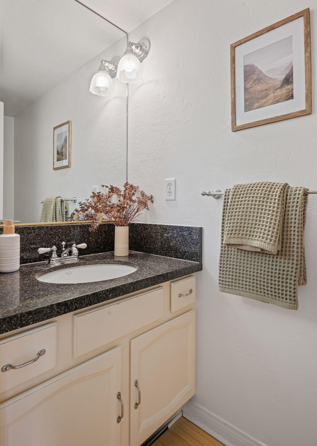 2012 Castillo Street Apt B