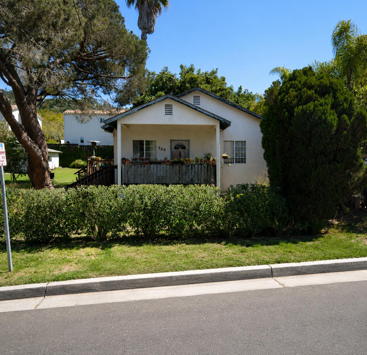 720 N Alisos Street