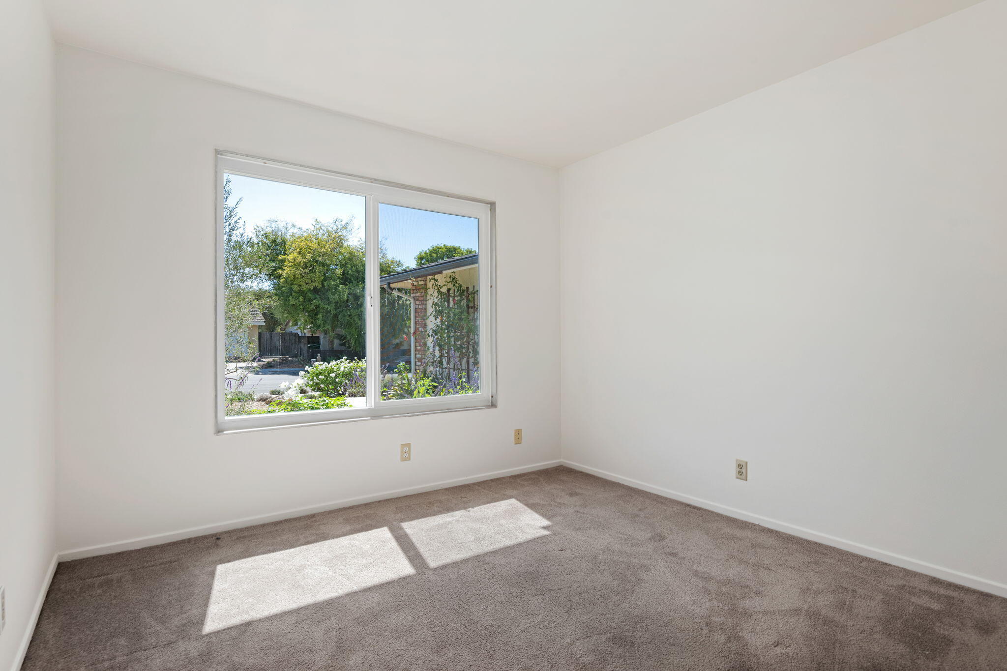 6440 Camino Viviente