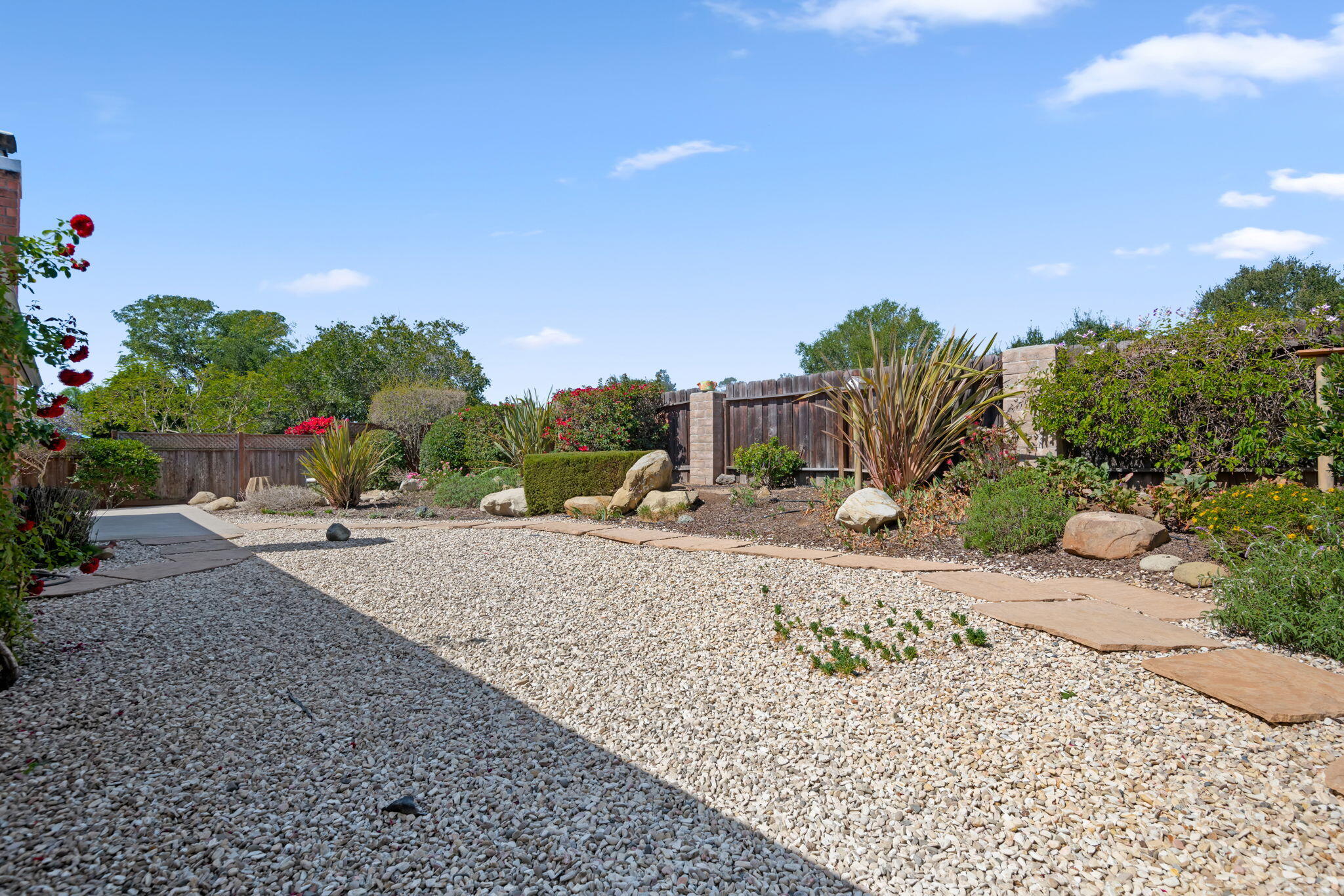 6440 Camino Viviente