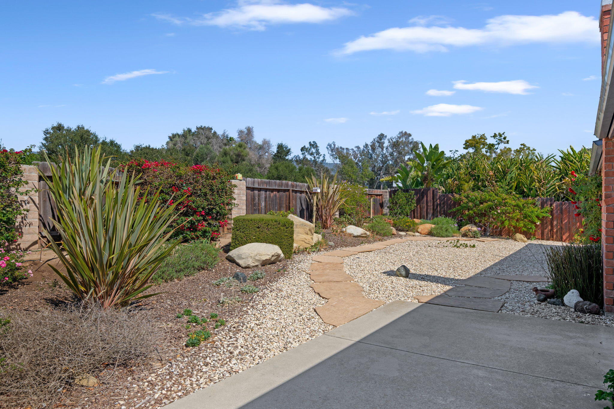 6440 Camino Viviente