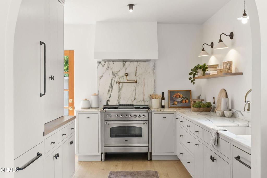 209 W Constance Avenue