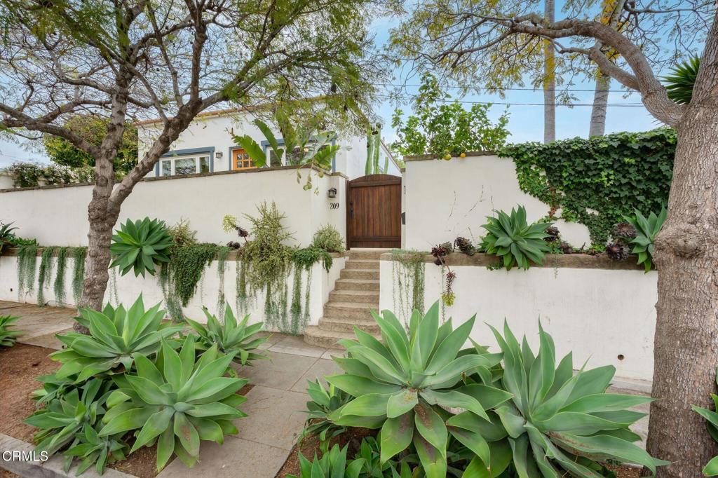 209 W Constance Avenue