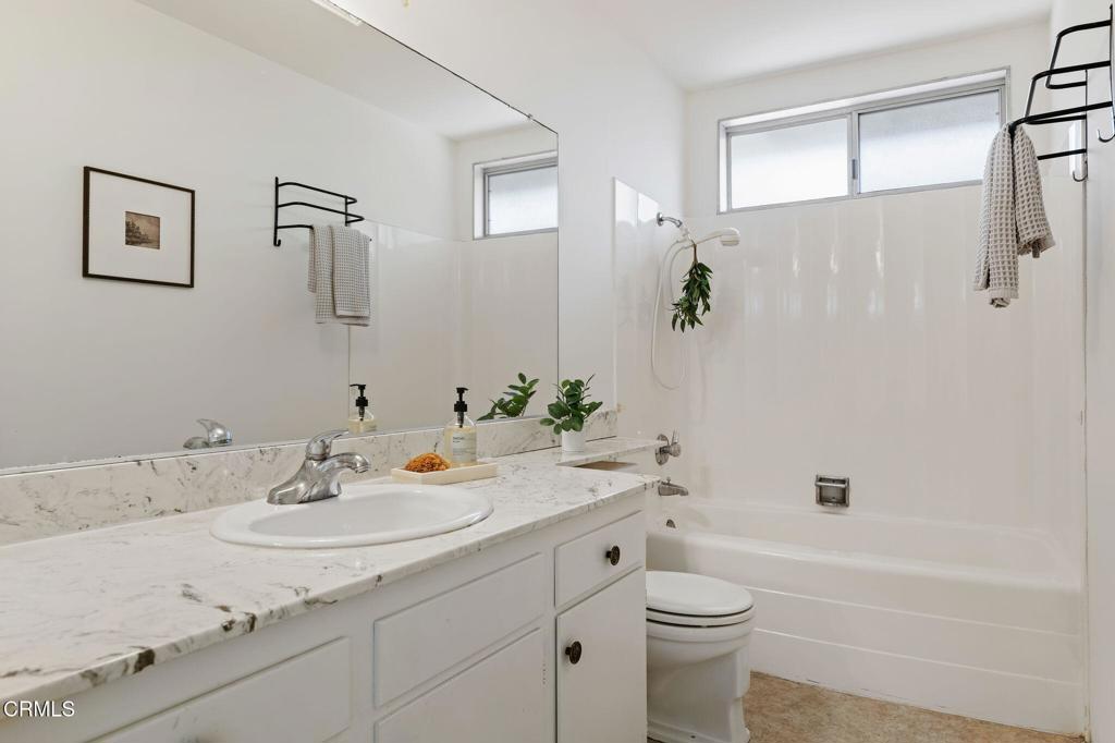 6440 Camino Viviente