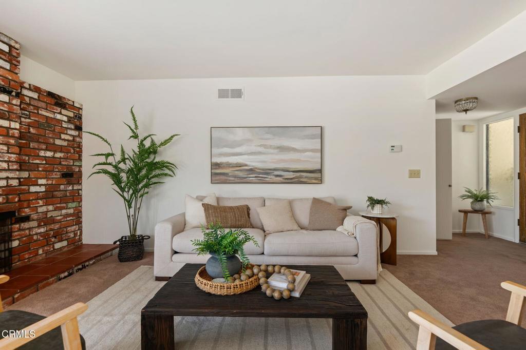 6440 Camino Viviente