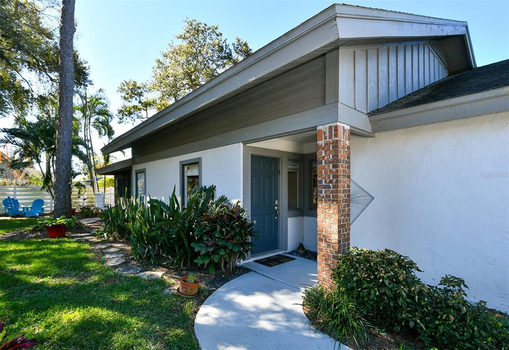 7805 PINE TRACE DRIVE