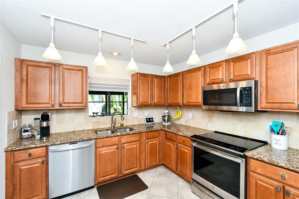 7805 PINE TRACE DRIVE