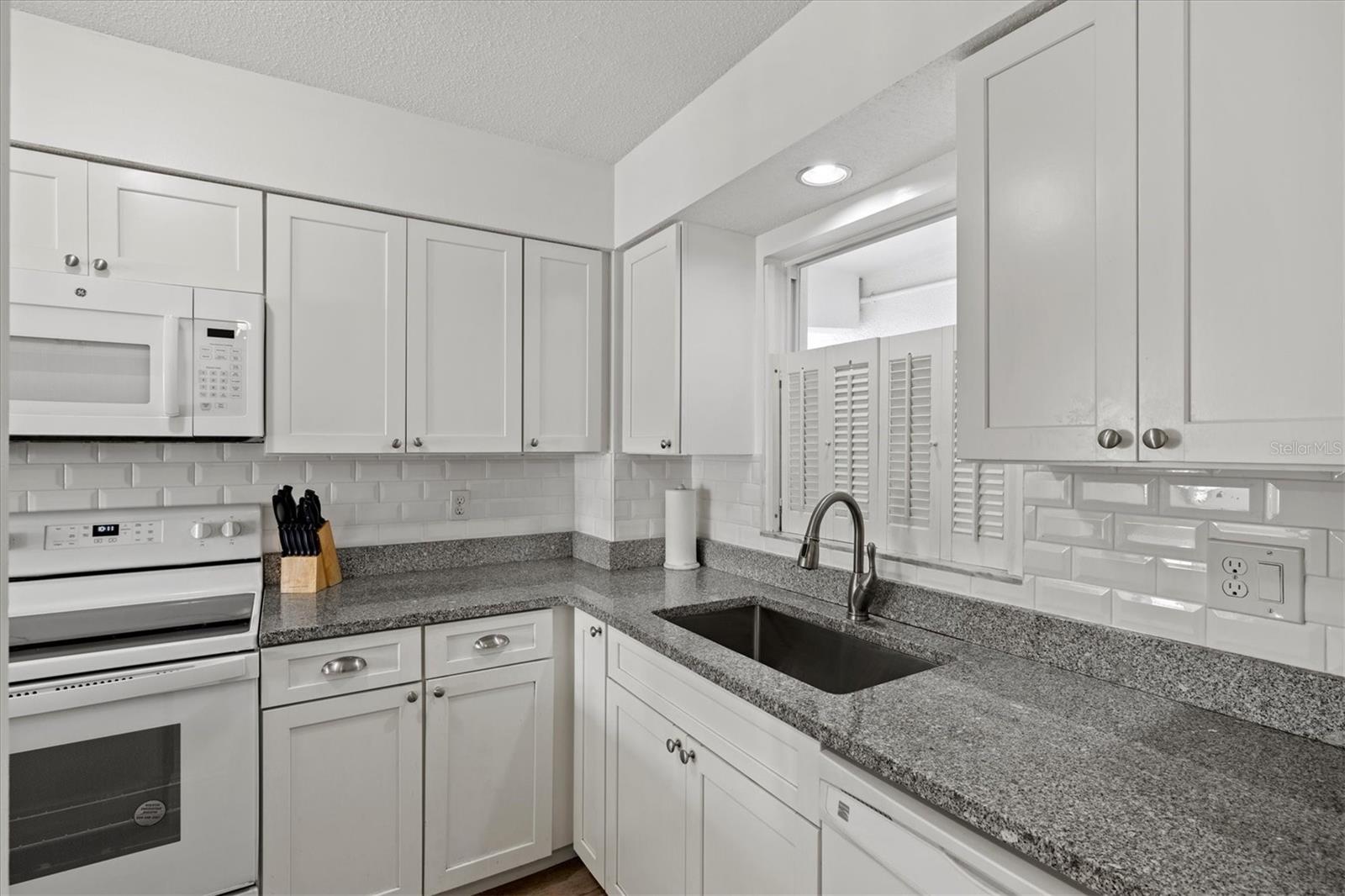 110 VISTA HERMOSA CIR #104B