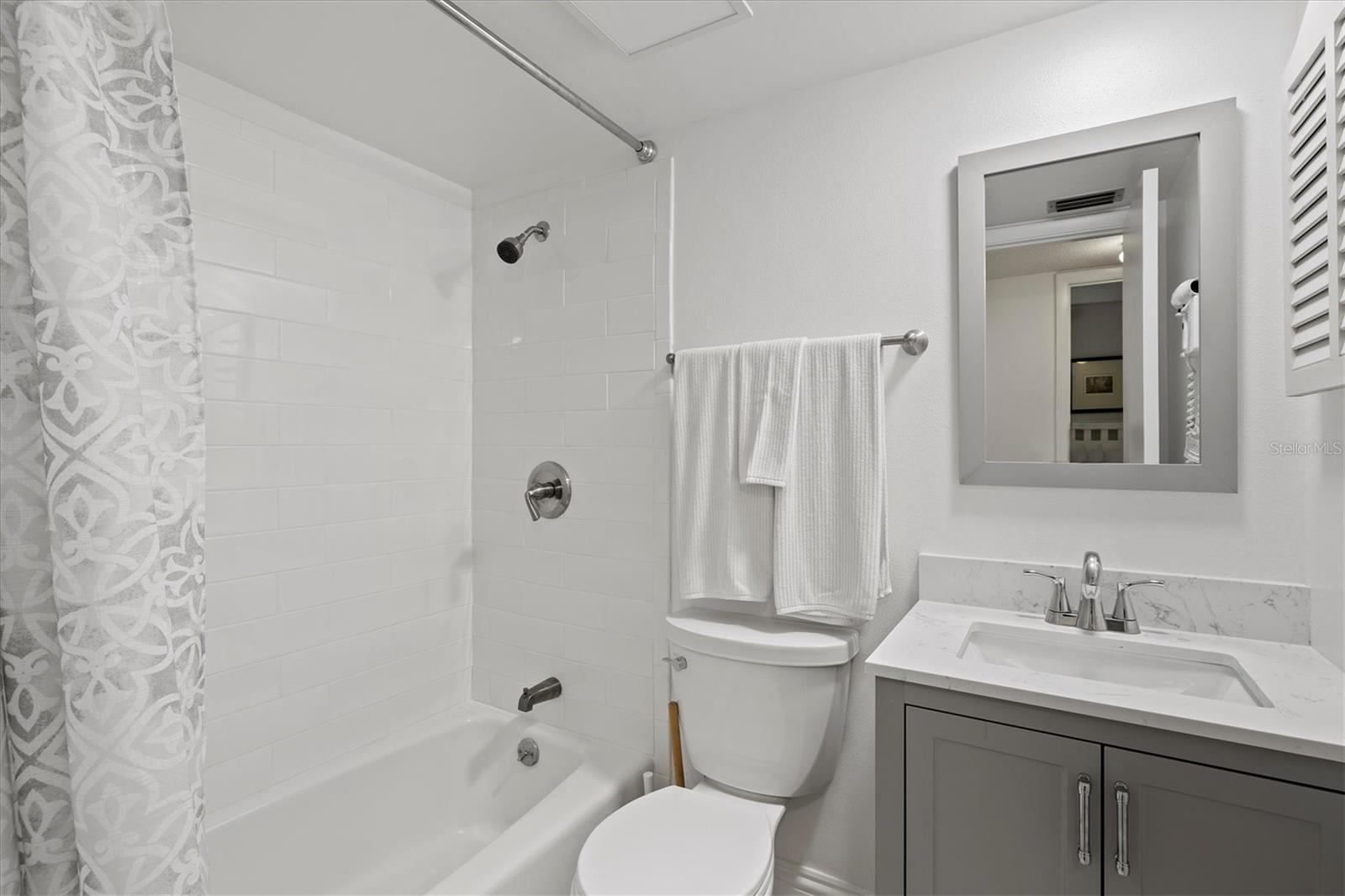 110 VISTA HERMOSA CIR #104B