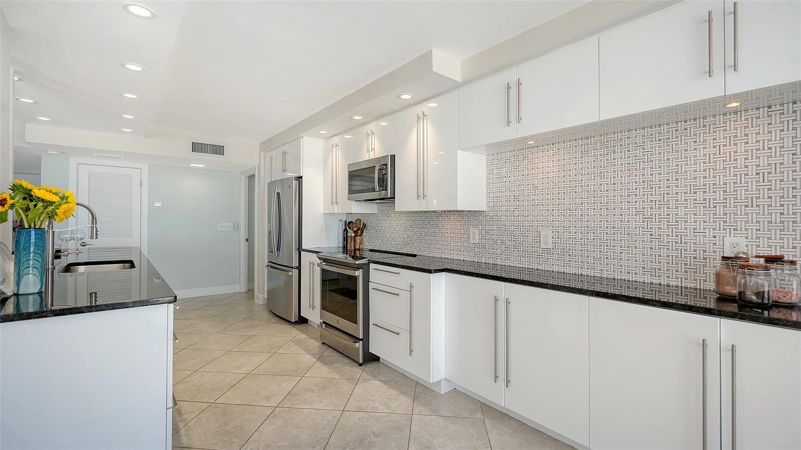 2425 GULF OF MEXICO DR #3E