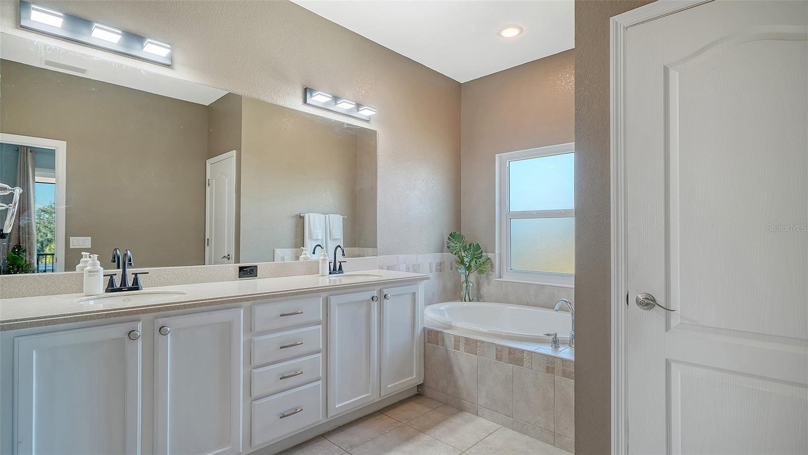523 GRAND PRESERVE CV