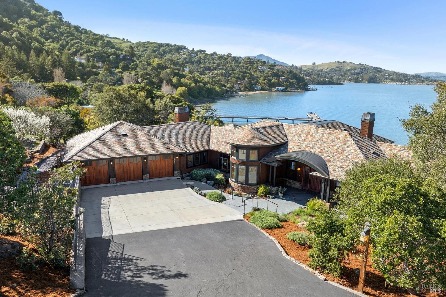 3348 Paradise Dr