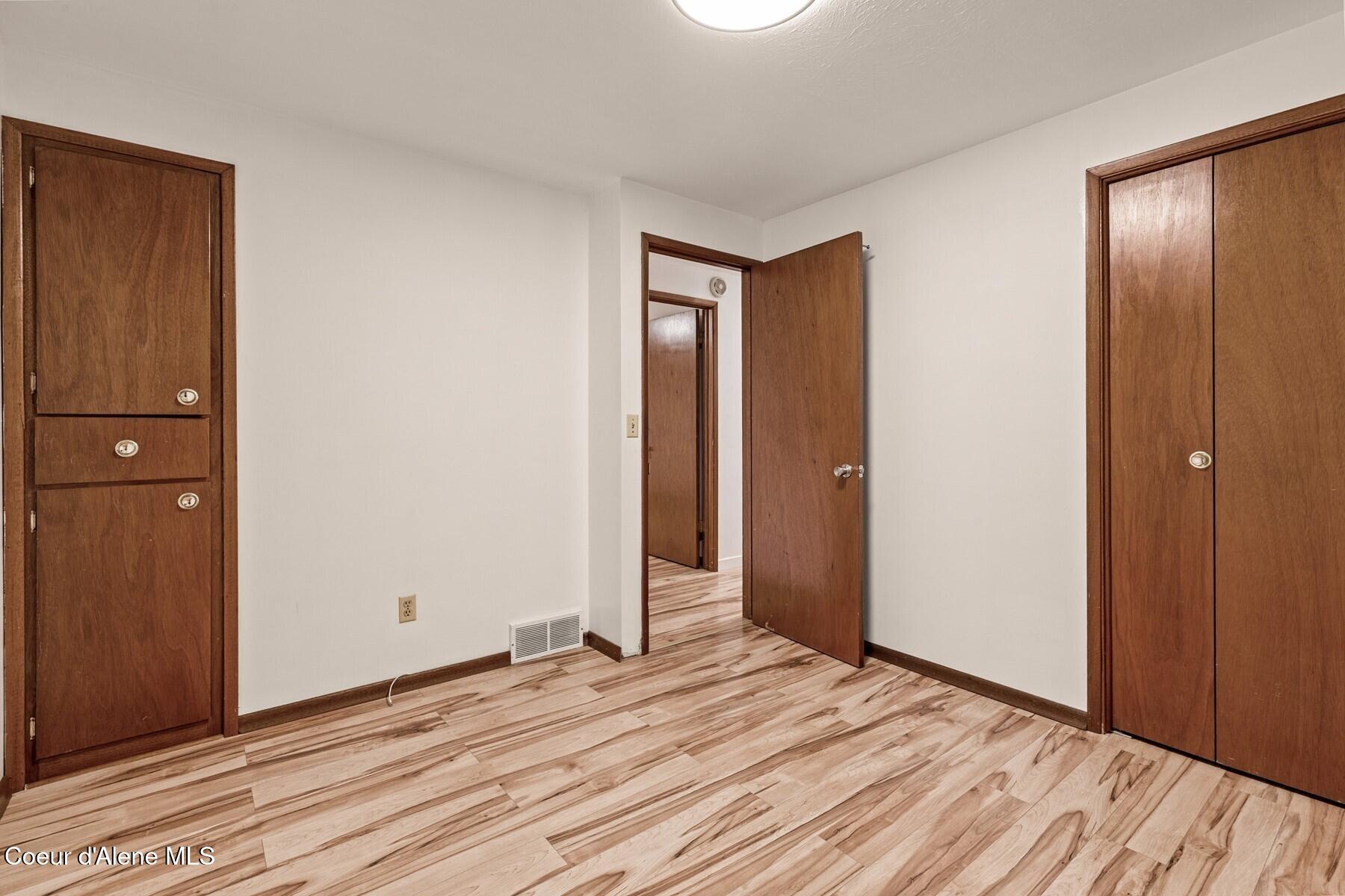 5904 N Addison Street