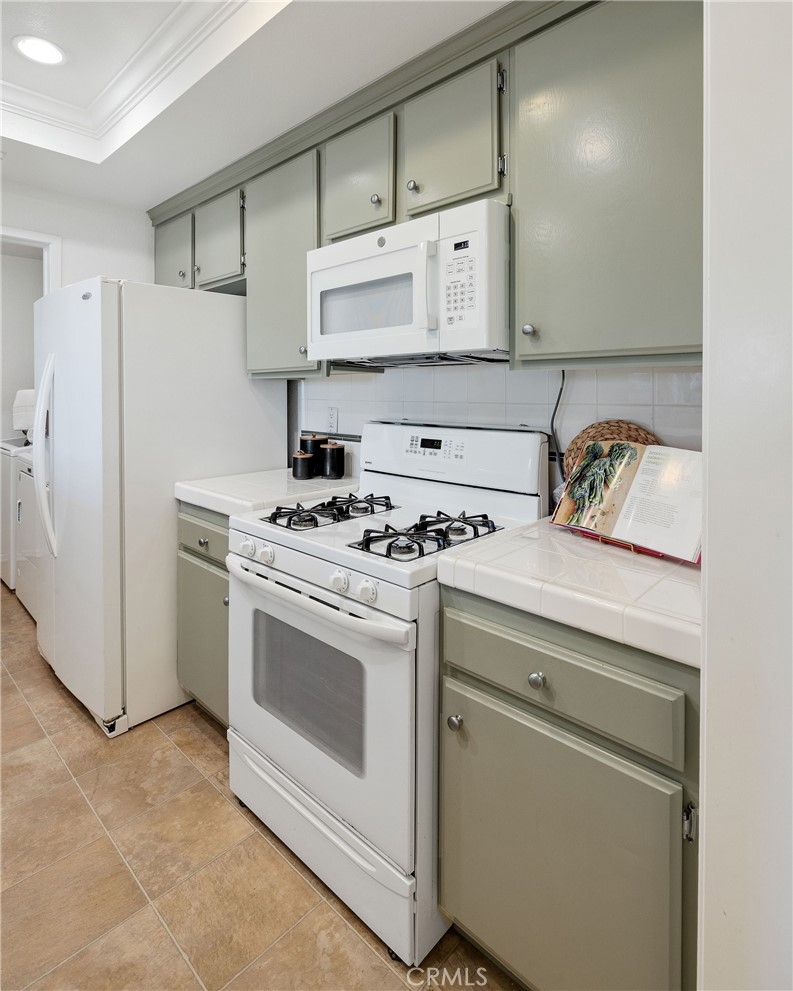 2571 Plaza Del Amo 109