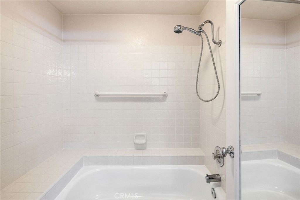 2571 Plaza Del Amo 109