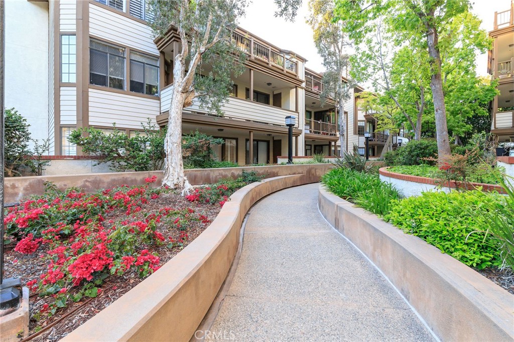 2571 Plaza Del Amo 109