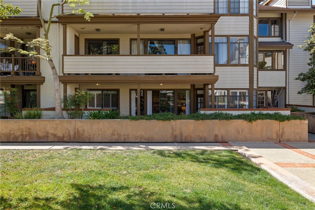 2571 Plaza Del Amo 109