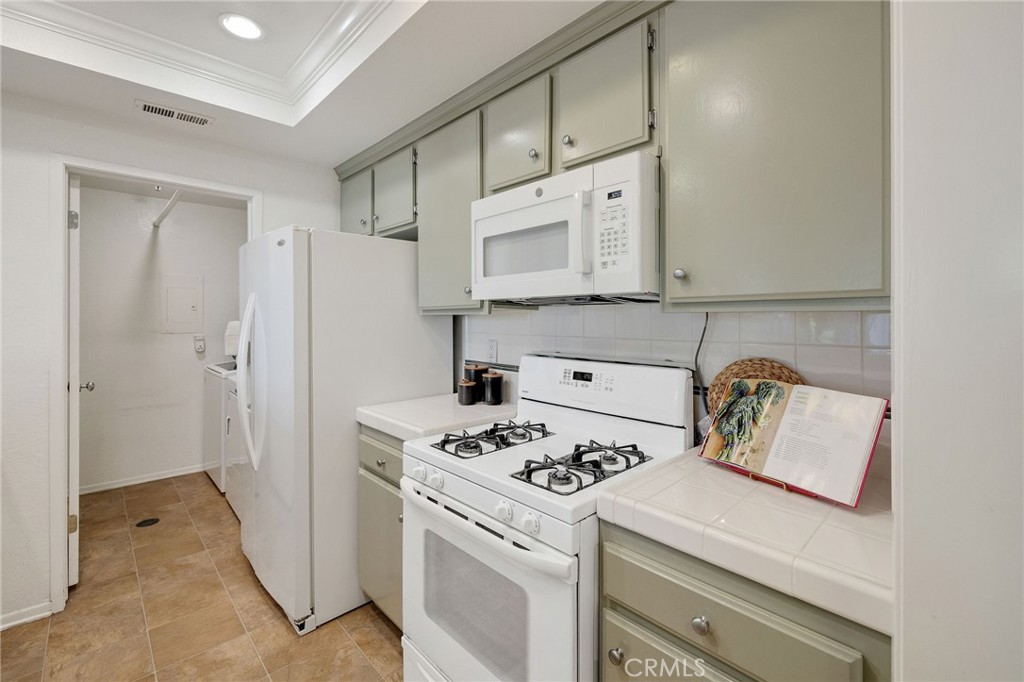 2571 Plaza Del Amo 109