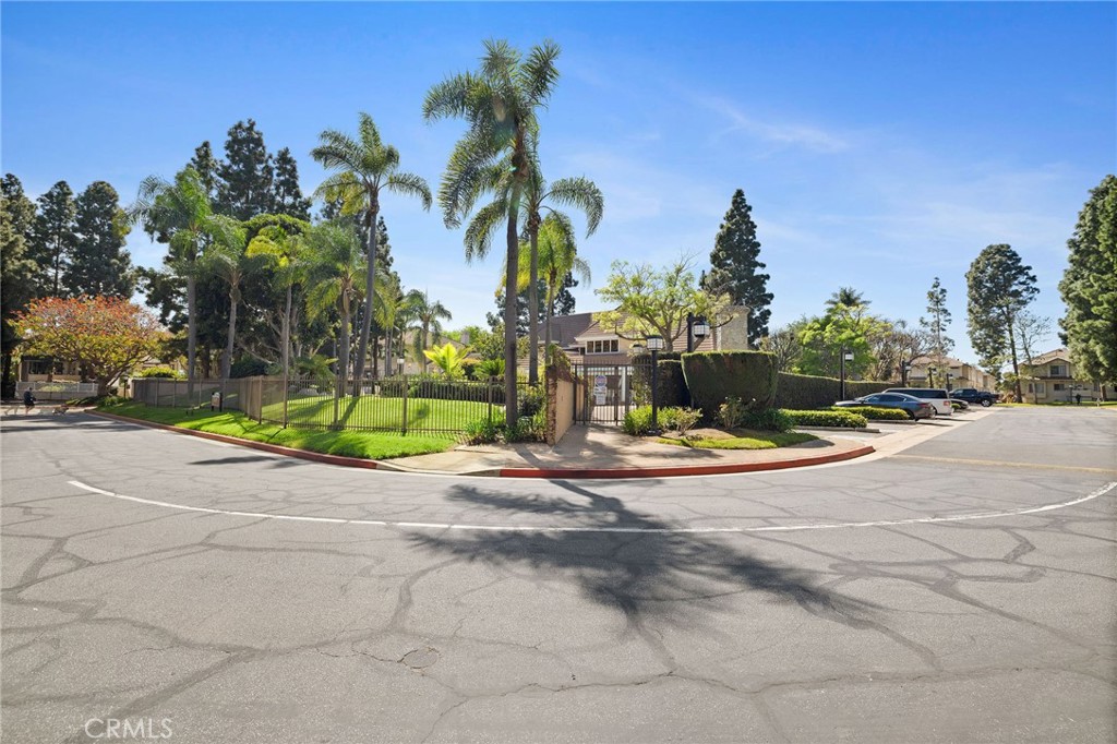 2571 Plaza Del Amo 109